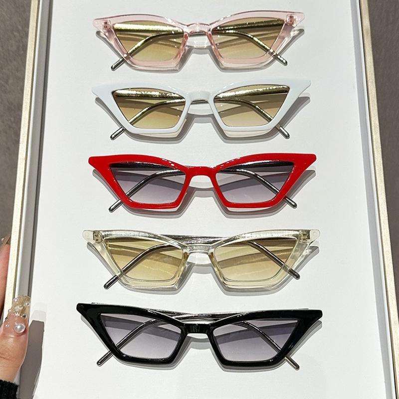Occhiali da sole alla moda a forma di gatto triangolare per presbiopia, occhiali da lettura protettivi UV per esterni da donna con diottrie positive, occhiali alla moda
