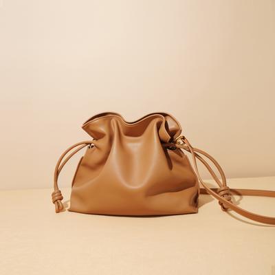 Neues Nischendesign Große Kapazität Einfarbig Kordelzug Bündelmund Einzelne Schulter Umhängetasche Plissee Rindsleder Tasche Damen
