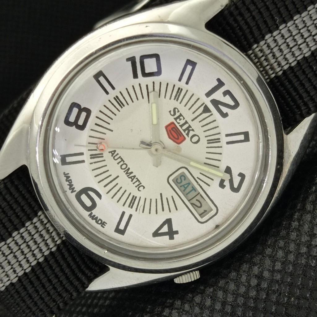 

Б/У винтажные мужские часы SEIKO 5 AUTO 7009A из Японии с серебряным механизмом и функцией «день/дата» 588a-a310172-2 SKU588a-a310172