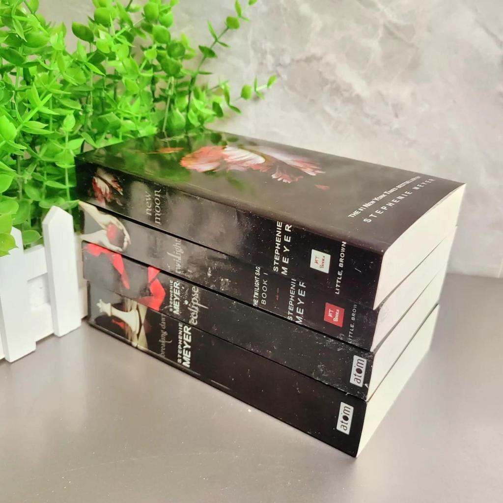 The Twilight Saga: Complete Series (Books 1-4)