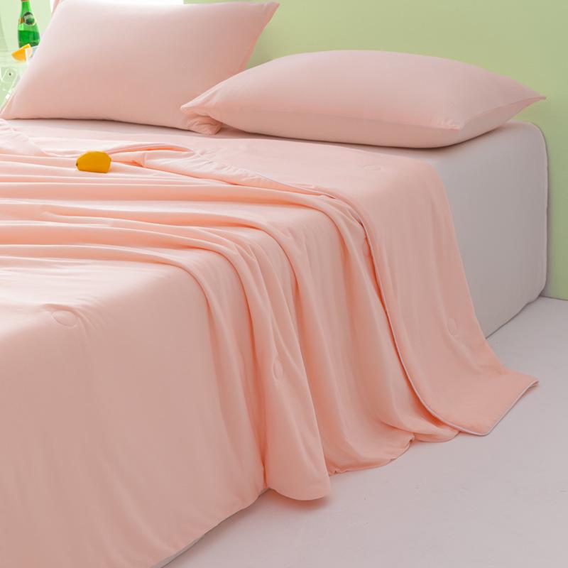 

2025 Летнее охлаждающее одеяло A-класса из ледяного шелка - Легкое и пригодное для машинной стирки для односпальных/двуспальных кроватей Single: 150x200cm