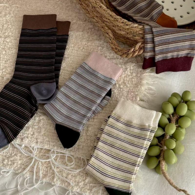 Female Spring and Autumn Retro Color Stripe Movement In The Tube Pile Pile Cotton Socks