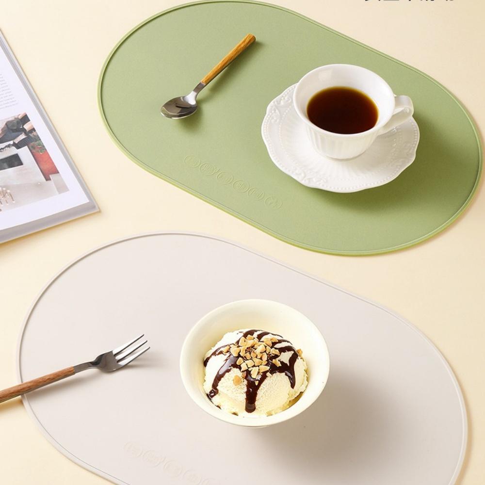 Silicone placemats, heat-resistant, reusable portable placemats, waterproof, stain-resistant and easy-to-clean silicone placemat