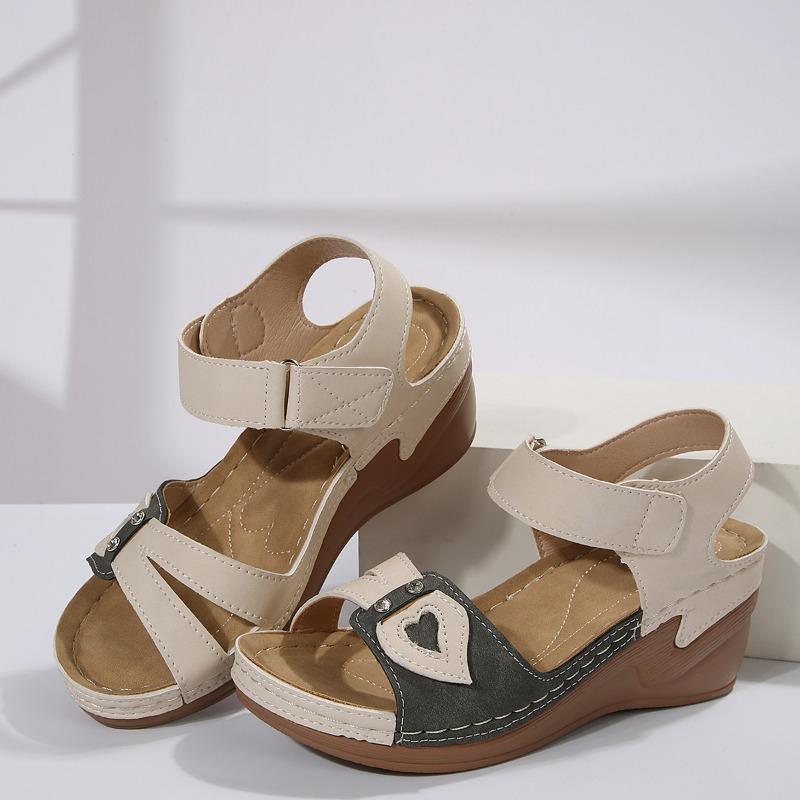 Mode Damen Keilsandalen 2024 Sommer Neue modische offene Plattform Damenschuhe weiche und bequeme Retro Römersandalen