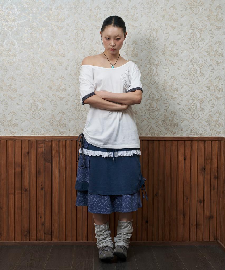 Lujeoseukeulleob [Jamaehwa] Clef Star Hotfix Off-Shoulder Short Sleeve Tee White