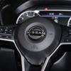 AOK3 1 Pezzo ABS Adesivi Emblema Logo Centrale Volante Auto Per Nissan Nismo Xtrail Sentra Qashqai Note Leaf Juke Rogue Almera Sylphy