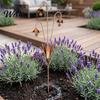 Landhausstil Gartenornament Rostige Glockenblumen-Stake Metall Drei Glockenblumen Skulptur Rustikale Blumen-Windspiel Pflanze für Hof Rasen Außenbereich