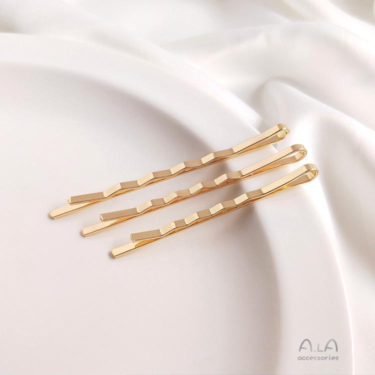 

14K Gold-Plated Color-Retaining Wavy Hair Clip with Double Hanging Rings