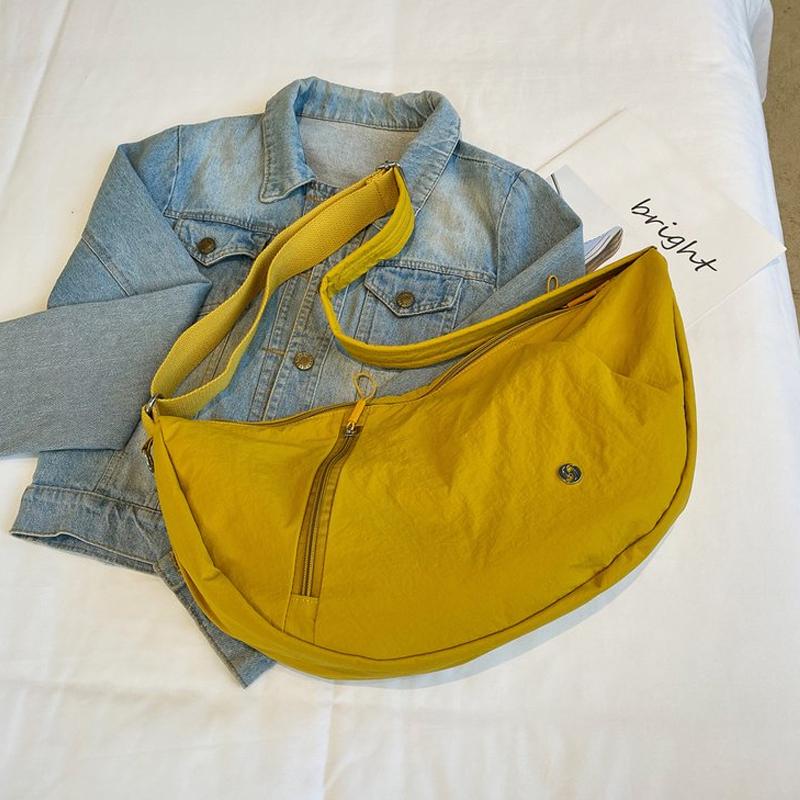 

Жіноча пельменна сумка Повсякденна сумочка з регульованим плечовим ременем Сумка-півмісяць Сумка через боді Стильна модна однотонна сумочка жовтий