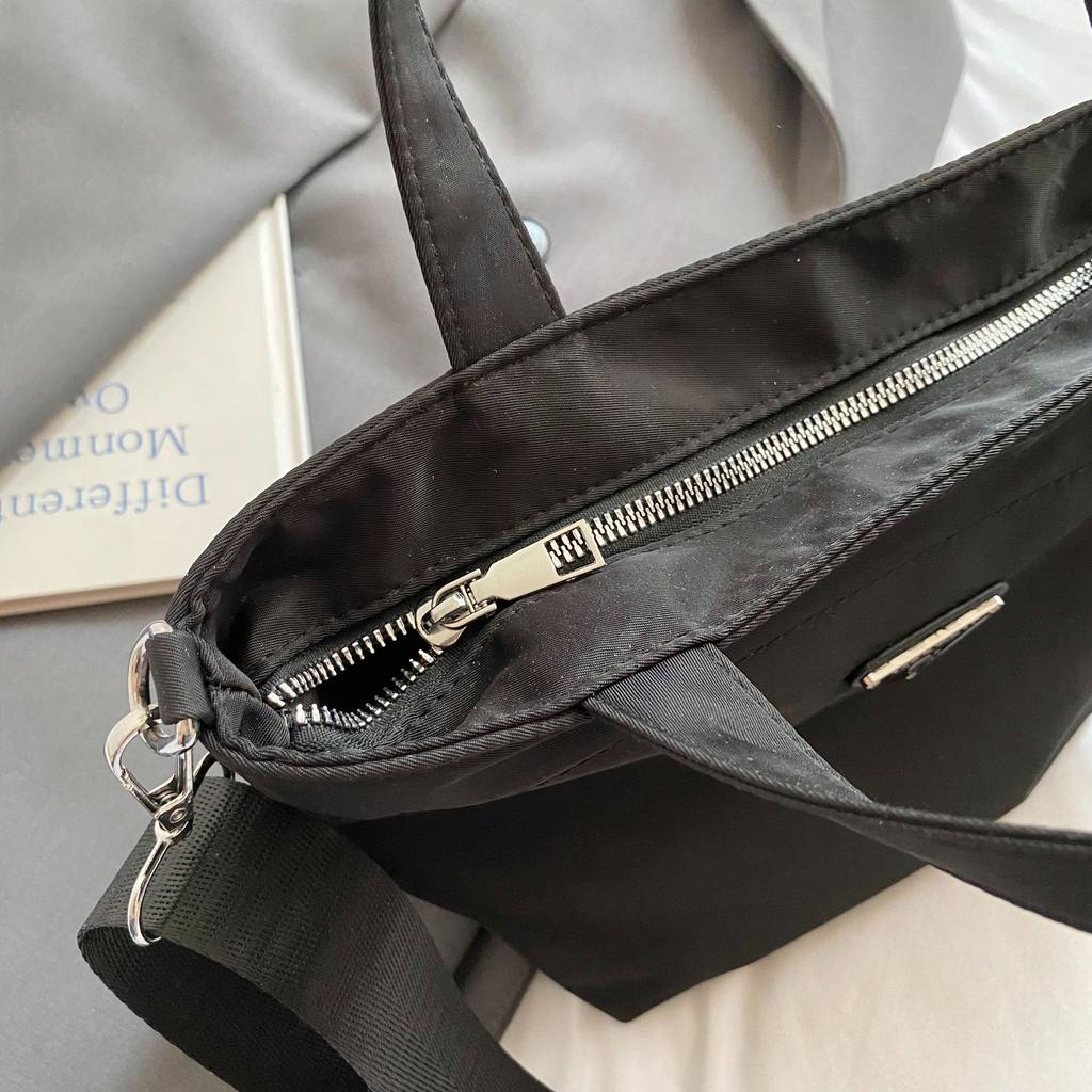 Niche trend fashion versatile messenger bag women's large-capacity tote bag women's new high-end handbag