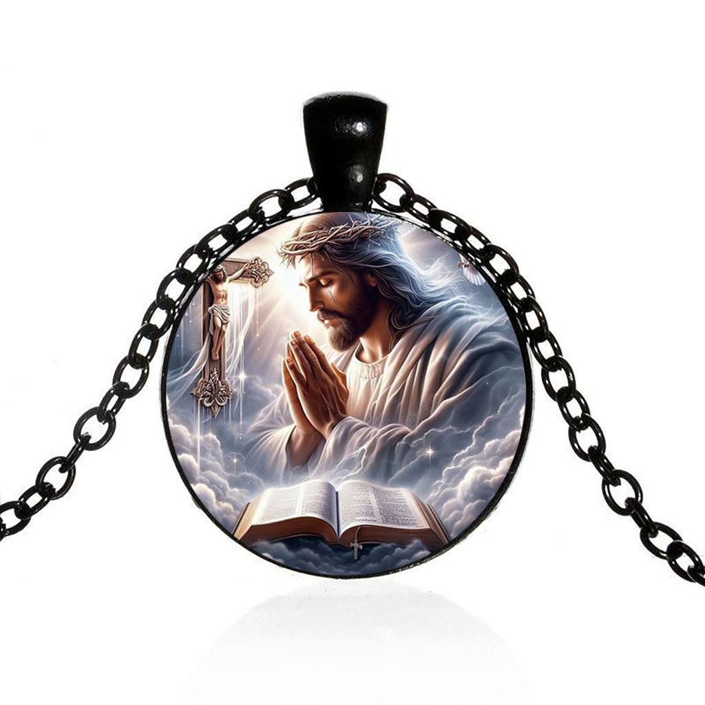 A Vintage-style Jesus Prayer Scene Pendant Necklace with a Cross Element, Combining Faith and Art, Suitable for Daily Wear for Both Men and Women