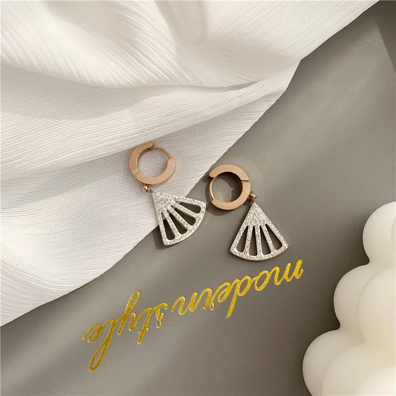 Korean Black Rhombus Ear Cuff & Rose Gold Stud Earring - Women's Japanese Korean Fashion
