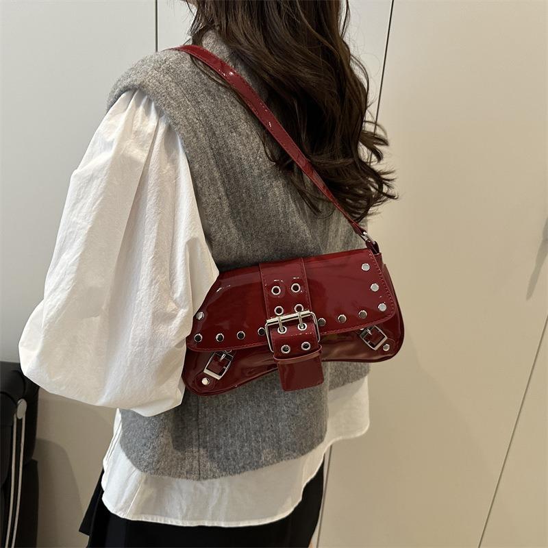 Spice girl wind rivet armpit small bag women's new fashion niche design commuter bag patent leather shoulder bag bag