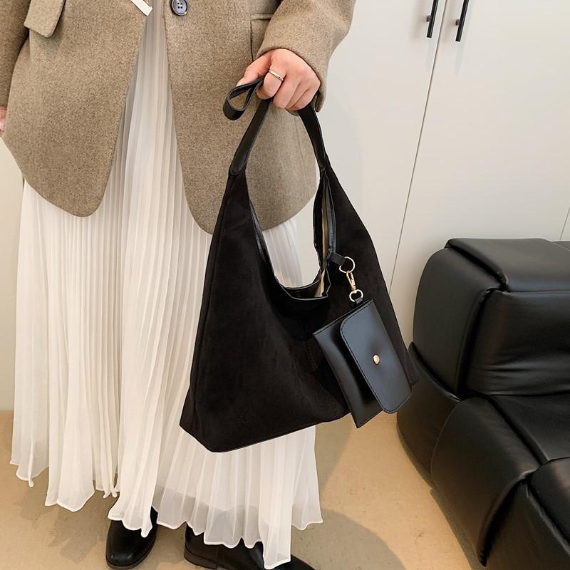

Frosted autumn versatile design sense solid color tote bag women s large capacity casual light commuting going out shoulder bag чёрный