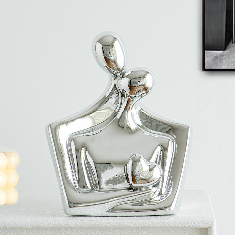 Gilded Figurine Sculpture Ceramic Couple Statue Craft Ornament for Room Wine Cabinet Entrance Heart-Shaped Figurine Premium Gift