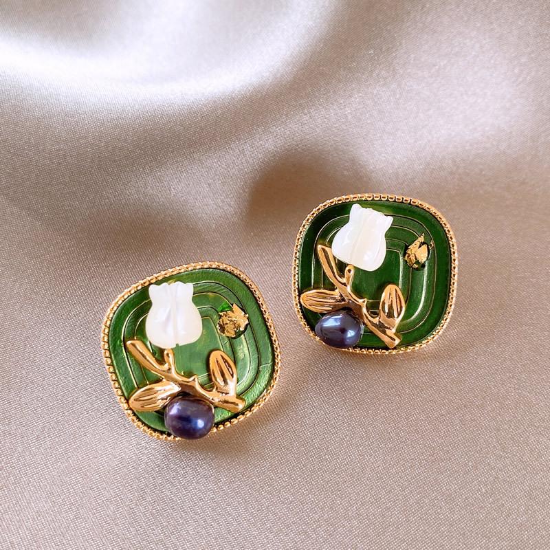 Dripping oil square flower bouquet stud earrings small fresh Mori earrings fashionable retro high-end earrings