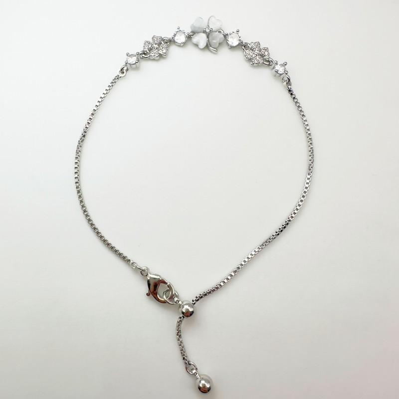 Four Leaf Clover Bracelet Women 2026 Trendy Hypoallergenic Gold Plated Copper Charm Jewelry Minimalist Fashion White K