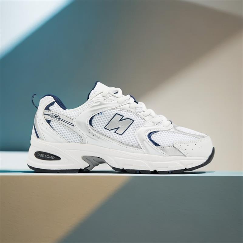 Women Mesh Flat Shoes Autumn New Fashion Tennis Thick Soled Lace Up Casual Breathable White and Black Sneakers 530