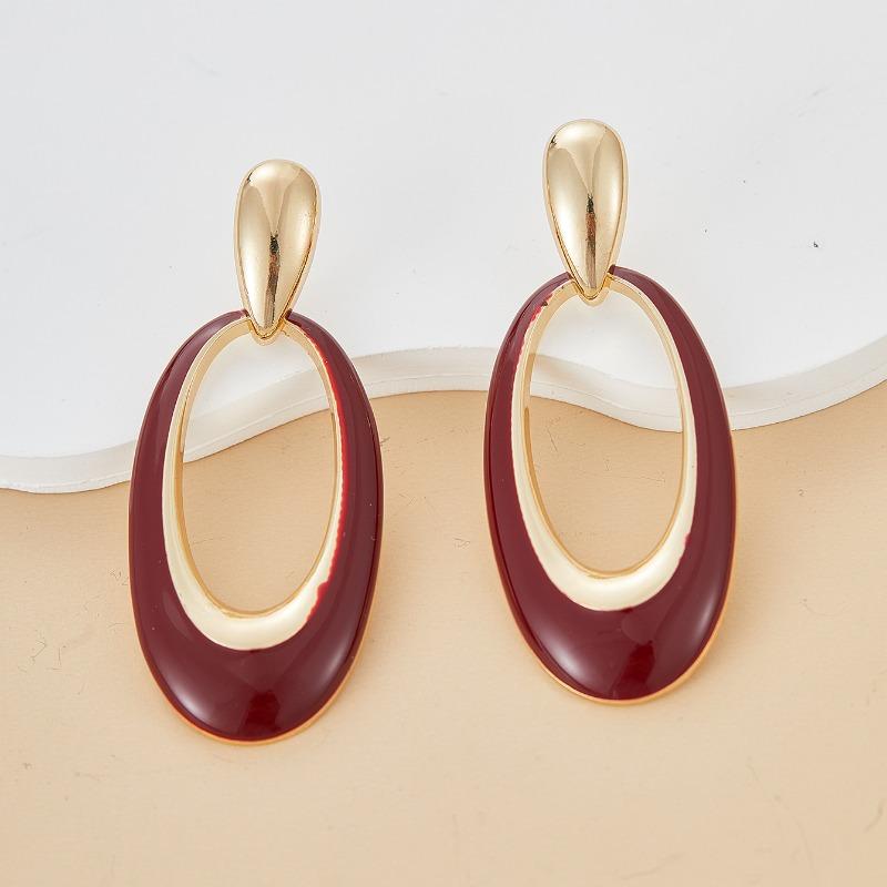 Vintag European and American Style Oval Hollow Pendant Earrings for Women Exaggerated French Charm Jewelry Gift