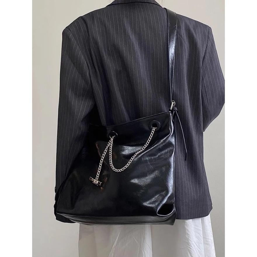 Vintage Schwarze Kette Damen Tragetaschen Mode Einfache Pendler Schulter Umhängetaschen Lässige Handtaschen mit großer Kapazität für Frauen