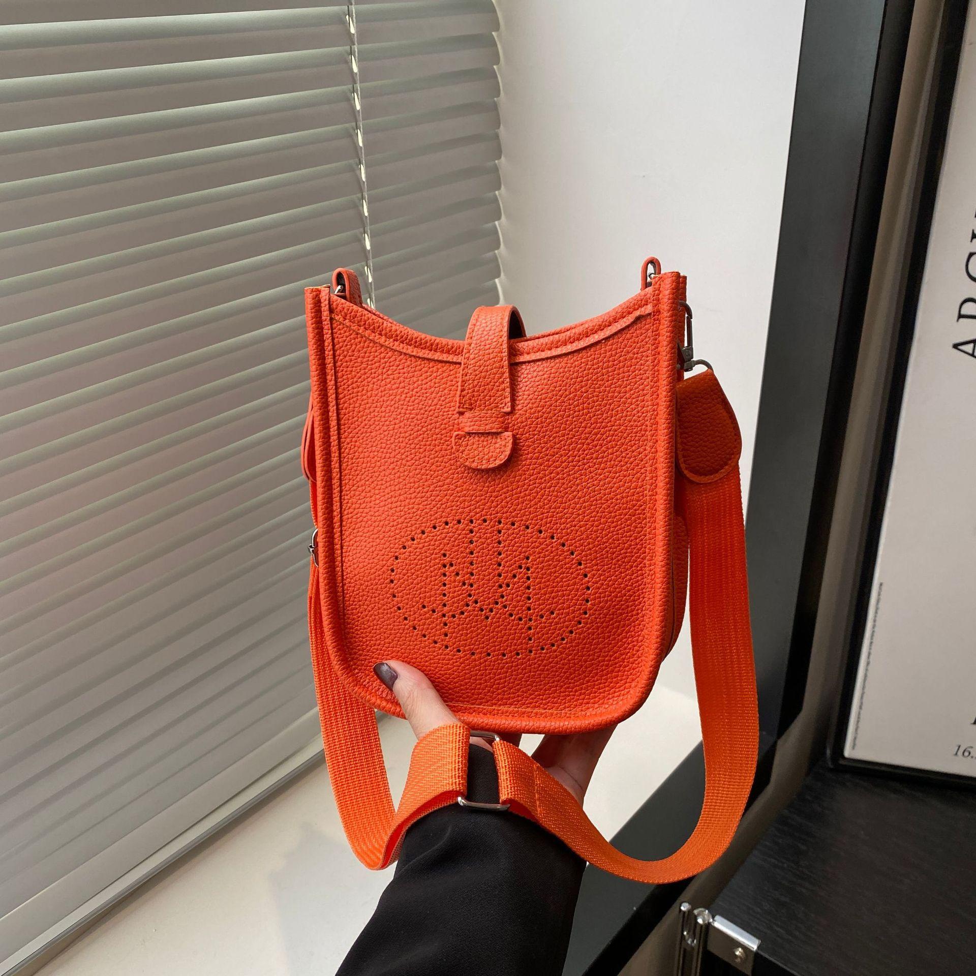 

2025 Spring Fashion Women Solid Color Simple Small Square Bag Textured Shoulder Crossbody PU Letter Women s Street Bag оранжевый