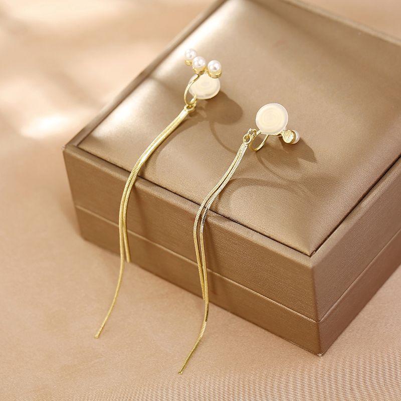 Kolczyki Chwosty ze Sztucznych Pereł 2023 Nowe Lekki Luksus Komar Cewka Bez Przekłuwania Klips na Ucho Damskie Akcesoria do Uszu