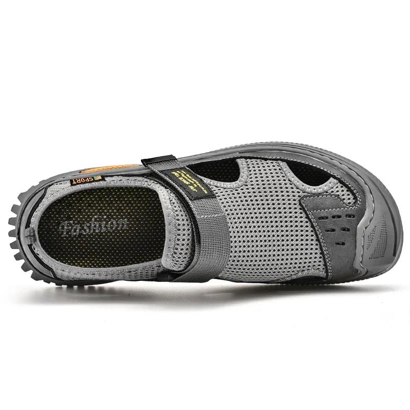 Fashion Summer New Man Outdoor Sandals Beach Casual Baotou Hole Shoes for Men Breathable Platform Beach Indoor Roma Sandals Zapatillas