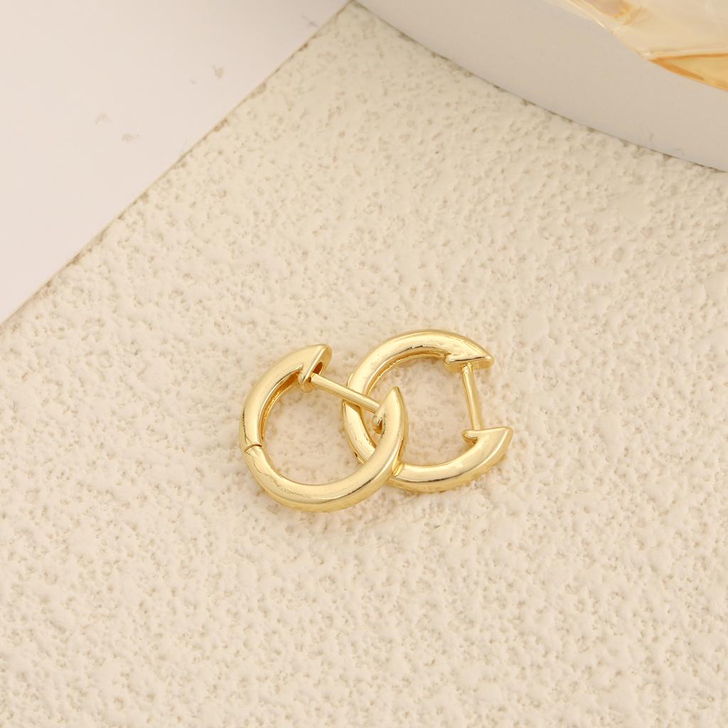 2024 New Smooth Metal Chunky Hoop Earrings for Women Fashion Gold Color Round Circle Hoops Girls Statement Earrings Punk Jewelry