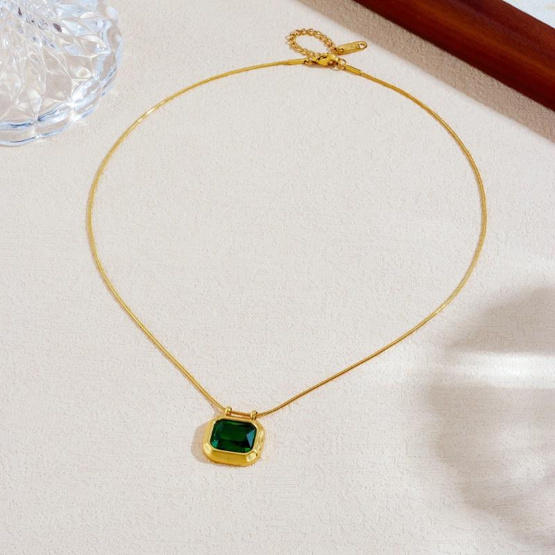 Collana con Ciondolo Quadrato in Acciaio Inossidabile Placcato Oro con Pietra Verde Taglio Smeraldo per Donne Gioielli