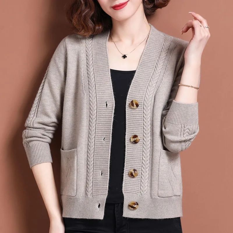 Middle-aged Mother Sweater Cardigan Women's Short Western Style Spring and Autumn Outer Fashion Knitted Small Jacket Loose