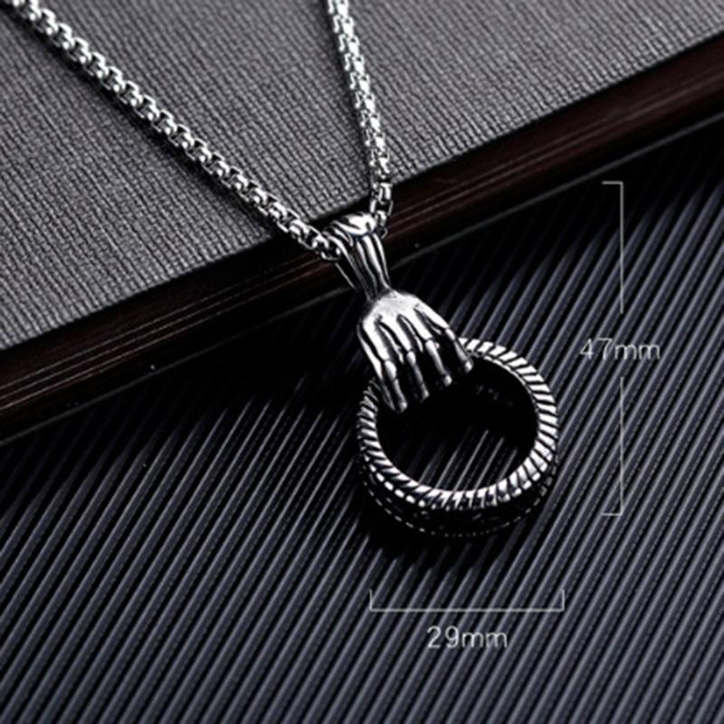 Women's Necklace Men's Necklace Is Popular with the New Skeleton Hand-grasping Rings HIPHOP Necklace Pendant