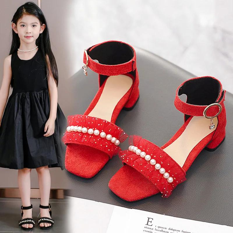 Süße Kindersandalen 2024 Sommer Neue Mode Koreanisch Offene Zehen Mädchen High Heels Schicke Römerschuhe für Grundschüler