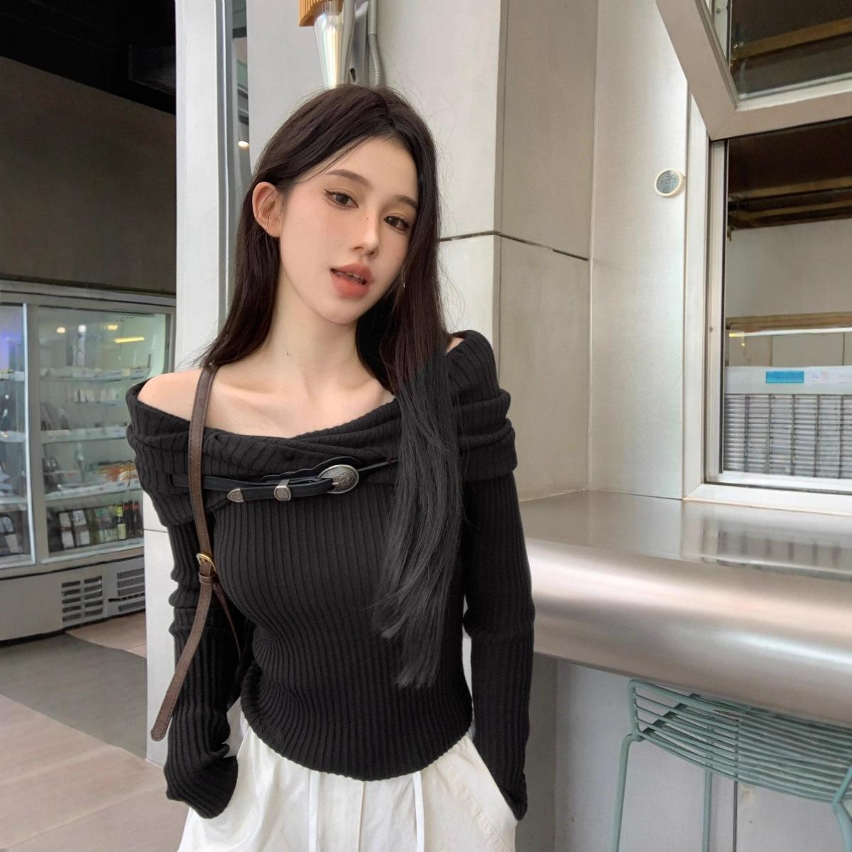 

Spice Girl one-word shoulder long-sleeved sweater knitted sweater women s autumn and winter short design slim-fit sweater one size fits all чорний