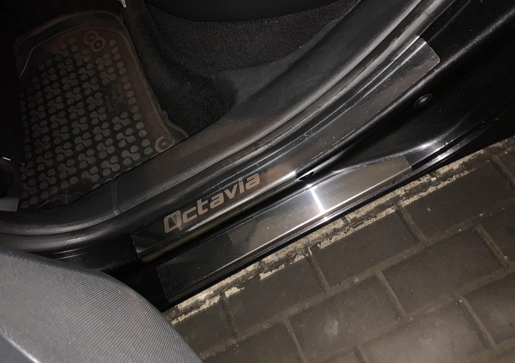 Dverové prahy Carmos (8 ks, nerez) pre Škoda Octavia II A5 2010-2013
