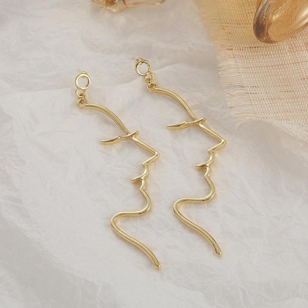 Artistic Human Face Earrings: Retro Studs & Dangles for Women