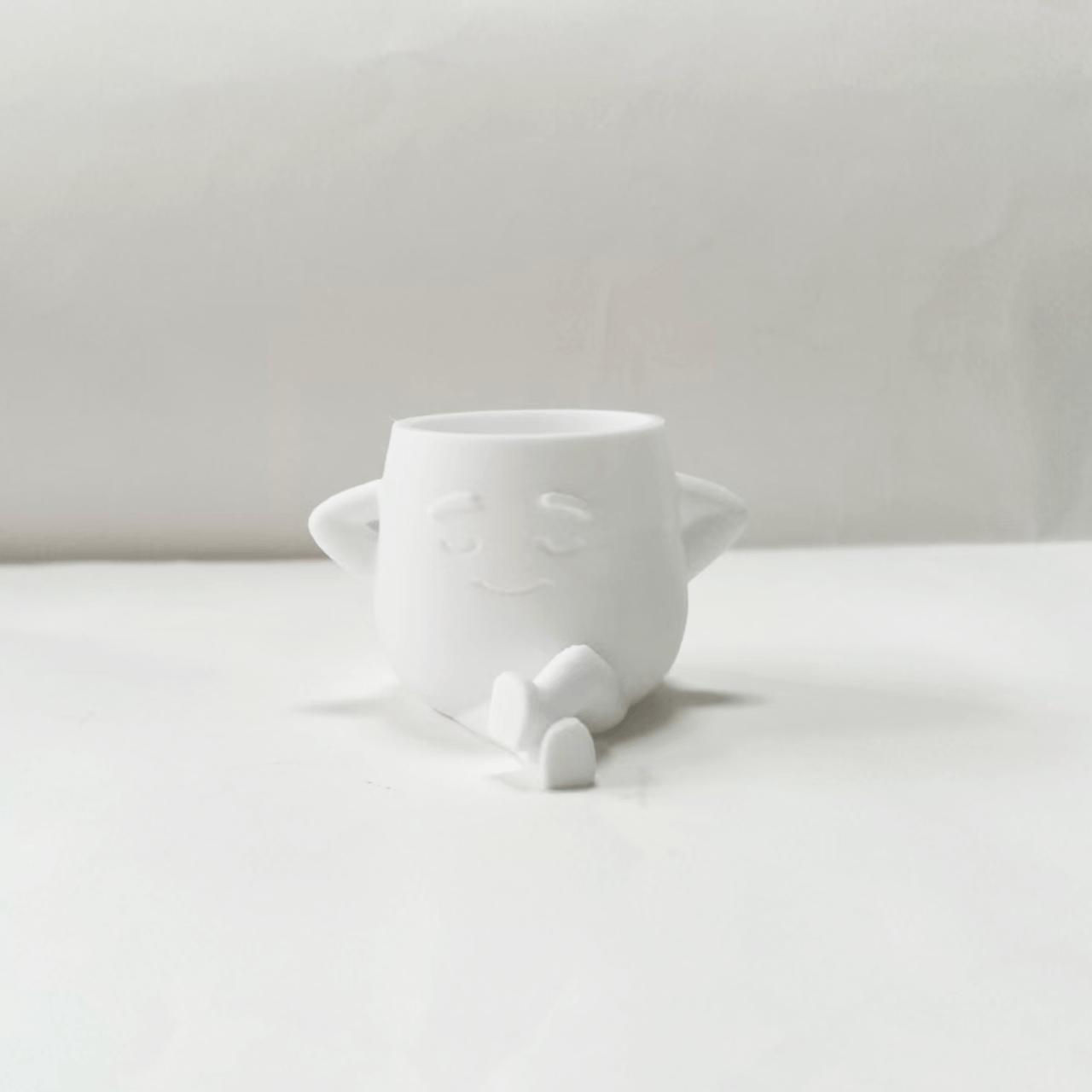 

1PC Comfortable Enjoy Life, Mini Succulent Potted Plant Pot, Plastic Material, Cute Leg Cross Smiley Face Flower Pot