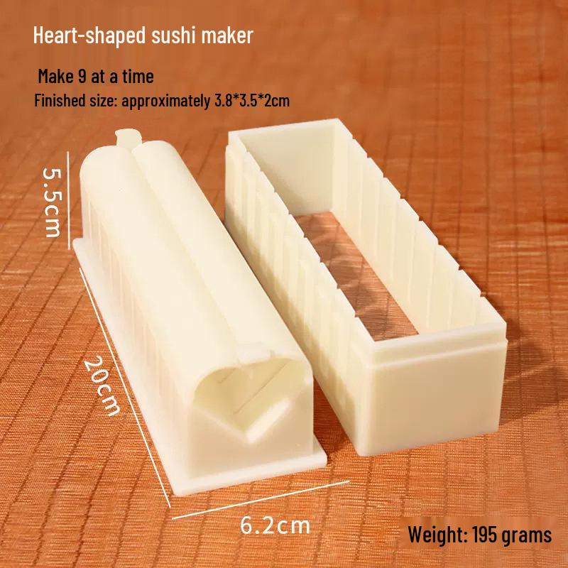 Sushi-Form-Set: Kunststoff-Set für Reisbällchen und Rollen mit Nori-Algen-Umwicklung.