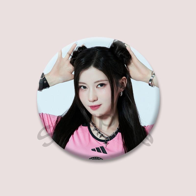Kpop Girls Band BabyMonster Round Badge Ahyeon Asa Pharita Rora Rami Ruka Chiquita Brooch Pin for Bag Clothes Fans Jewelry Gifts 32mm