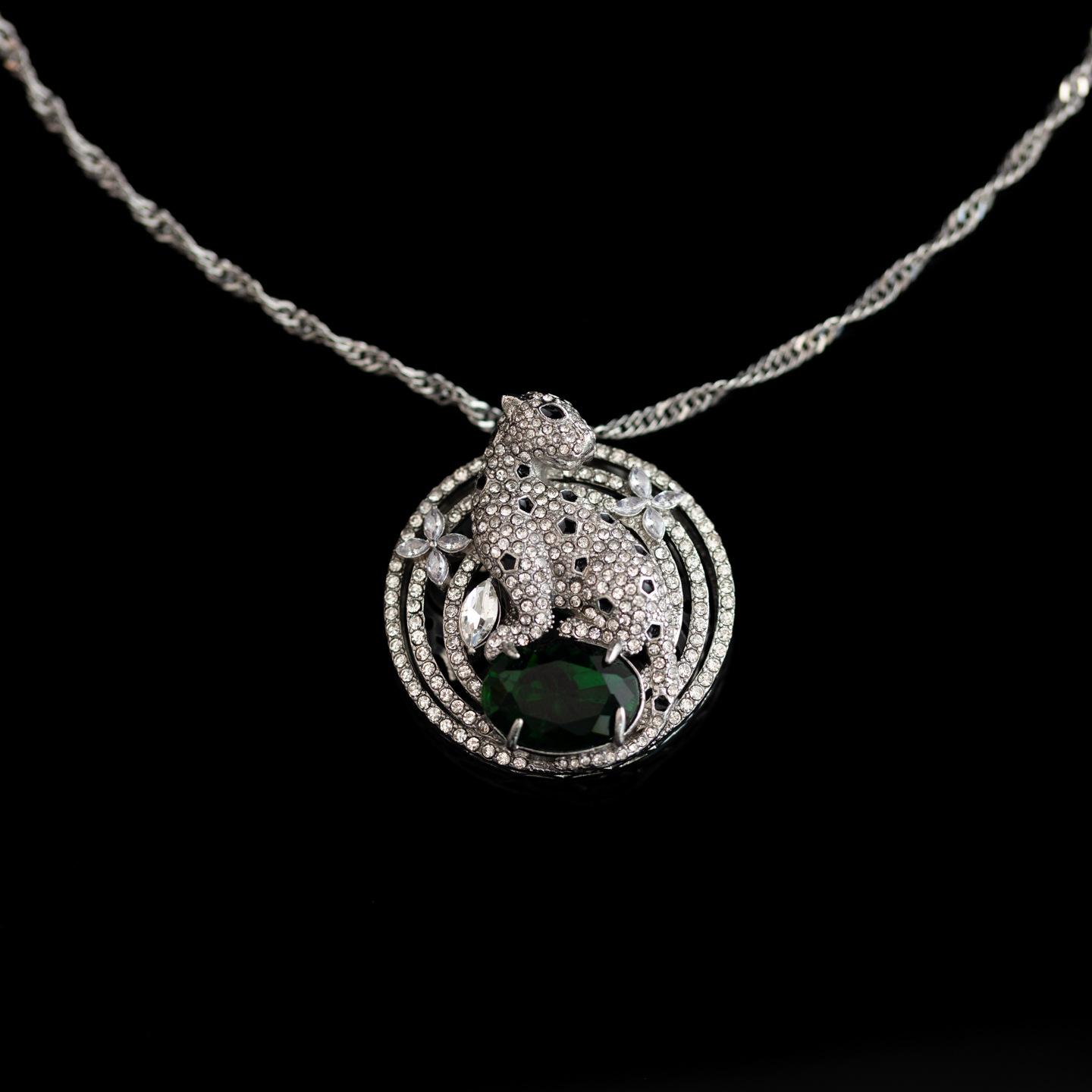 Средневековый Винтажный Высокая Мода Личность Темперамент Тяжелая Промышленность Высокая Роскошь Полностью Алмазный Зеленый Кристалл Цирконий Леопардовый Подвеска, Ожерелье