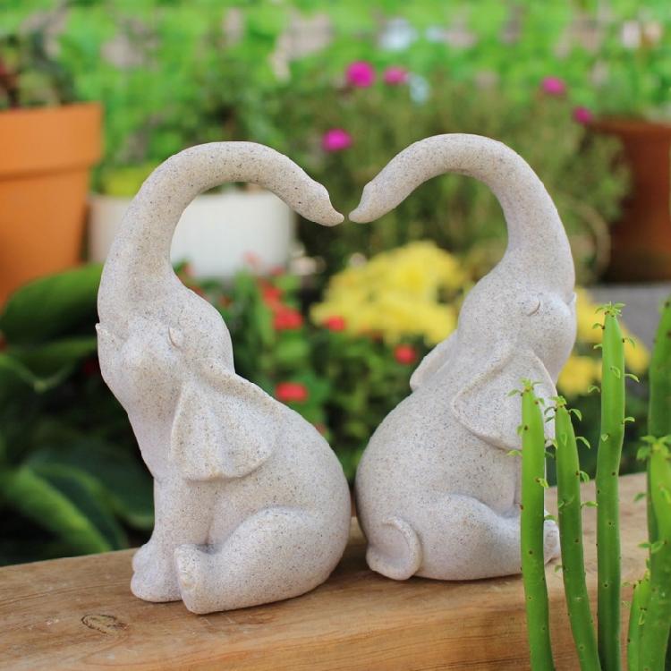 Pair of Elephant Sculpture Resin Statue Love Elephant Designs Figurine Statues for Patio and Indoor Desk Decoration