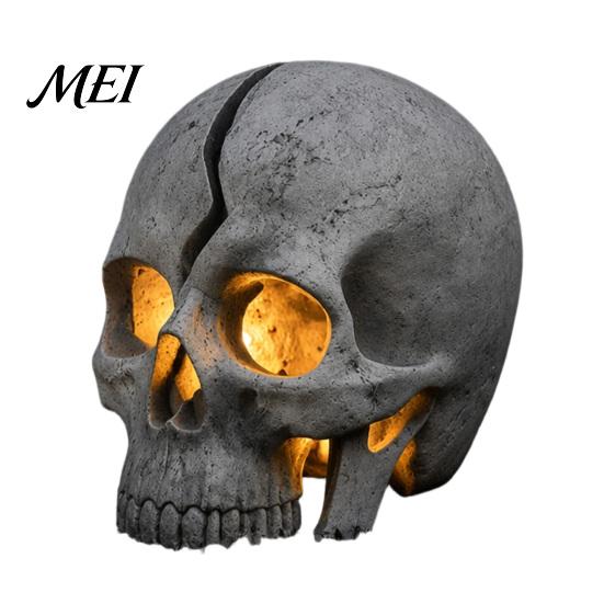 Industrial Table Decor Cracked Skull Garden Solar Light, Resin LED Statue Spooky Artistic Craft Ornament, Halloween Gothic Decoration for Haunted