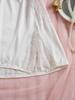 Rochie de noapte senzuală din dantelă, cu spate decupat și fantă laterală