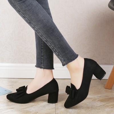 Mode 2024 Frühling und Herbst Neue Mode Spitz Wildleder Flacher Mund Schleife Sexy Große Damen Dicke Hohe Absätze Einzelne Schuhe