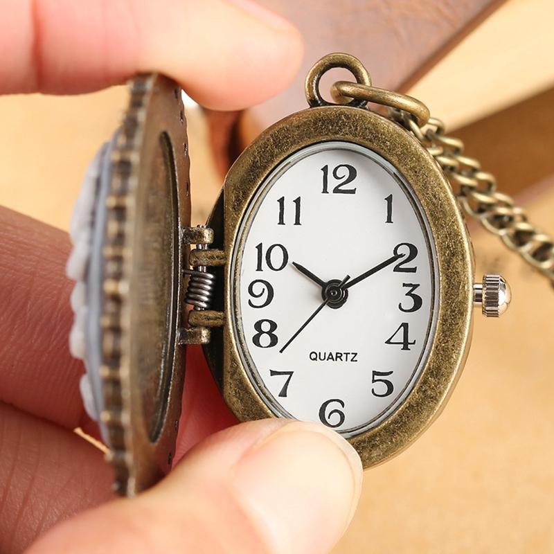 Makellose katholische gesegnete Jungfrau Maria Quarz Taschenuhr Souvenir Anhänger Halskette Uhr Geschenke für Frauen als Sammlerstücke
