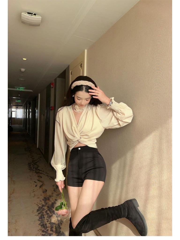 2024 Trendy American Black High-Waisted Women's Hot Pants - Sexy, Casual, Hip-Hugging Shorts for Summer
