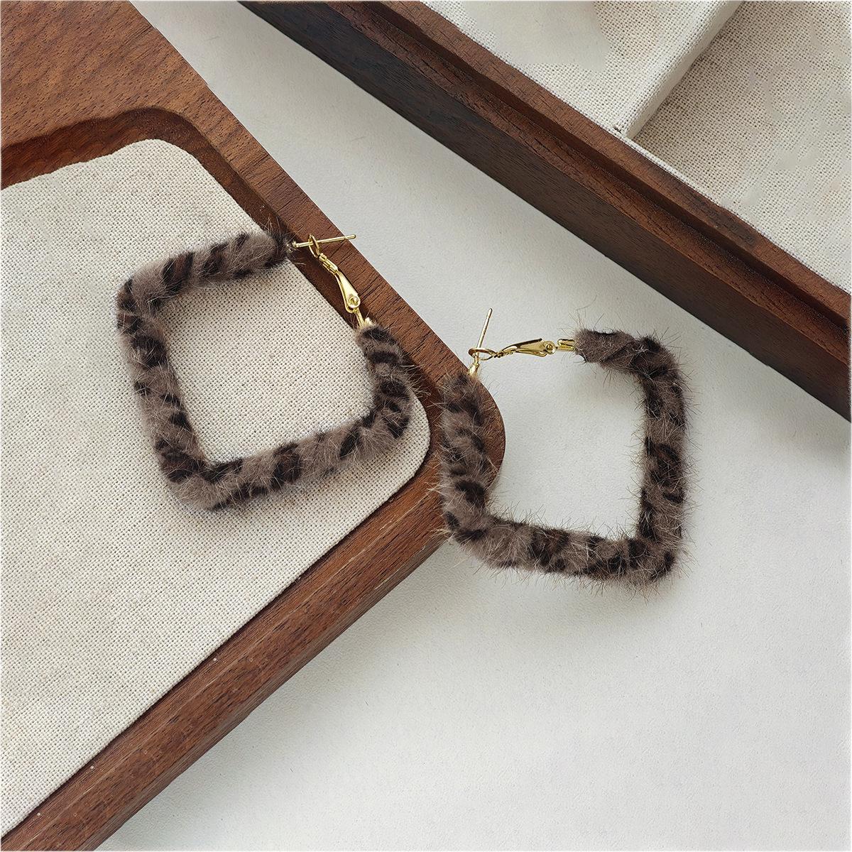 

Ретро плюшевые серьги «Серебряная игла» - Осенние флокированные квадратные и круглые универсальные модные