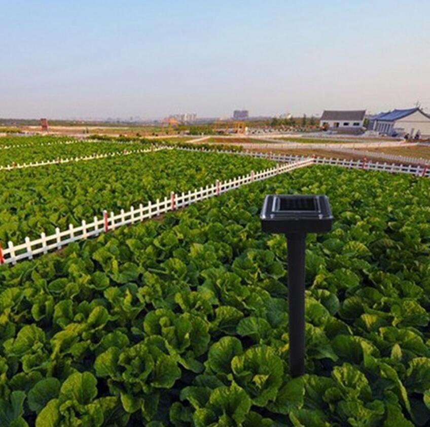 Ultrasonic Animal Repeller for Outdoor Pest Mouse Solar Power Pest Repellent