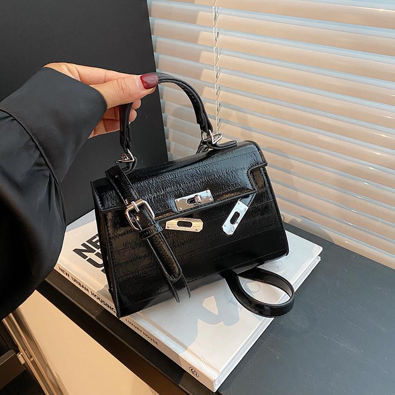 Small bag women's bag summer versatile new trendy fashion messenger bag gorgeous glossy portable small square bag
