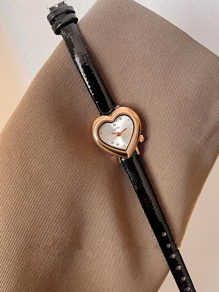 New Fashionable Elegant Woman' Watches Heart-Shaped Small Dial Leather Strap Water-Resistant Quartz Ladies' Wristwatch Gift