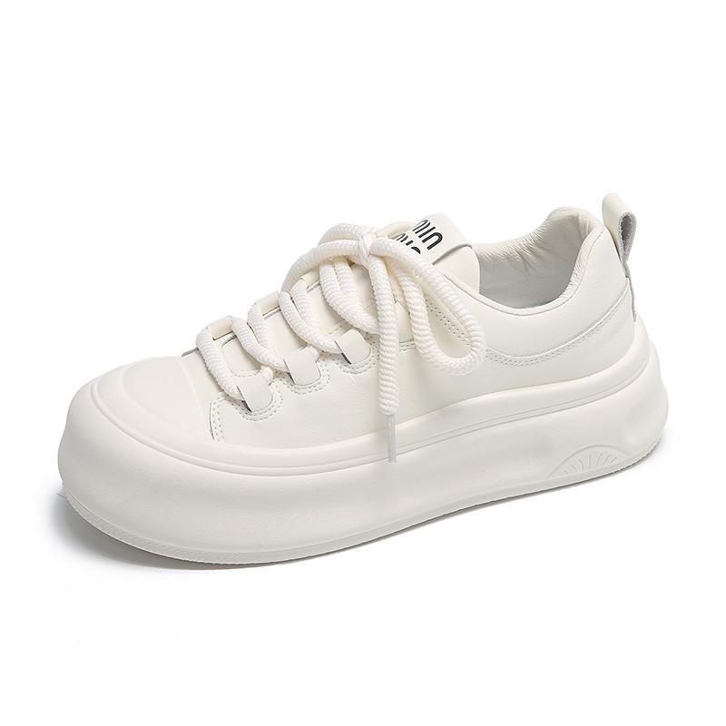 

Модне жіноче спортивне взуття на товстій підошві 2024 року. Жіночі низькі спортивні туфлі на відкритому повітрі з круглим носком. 40 бежевий